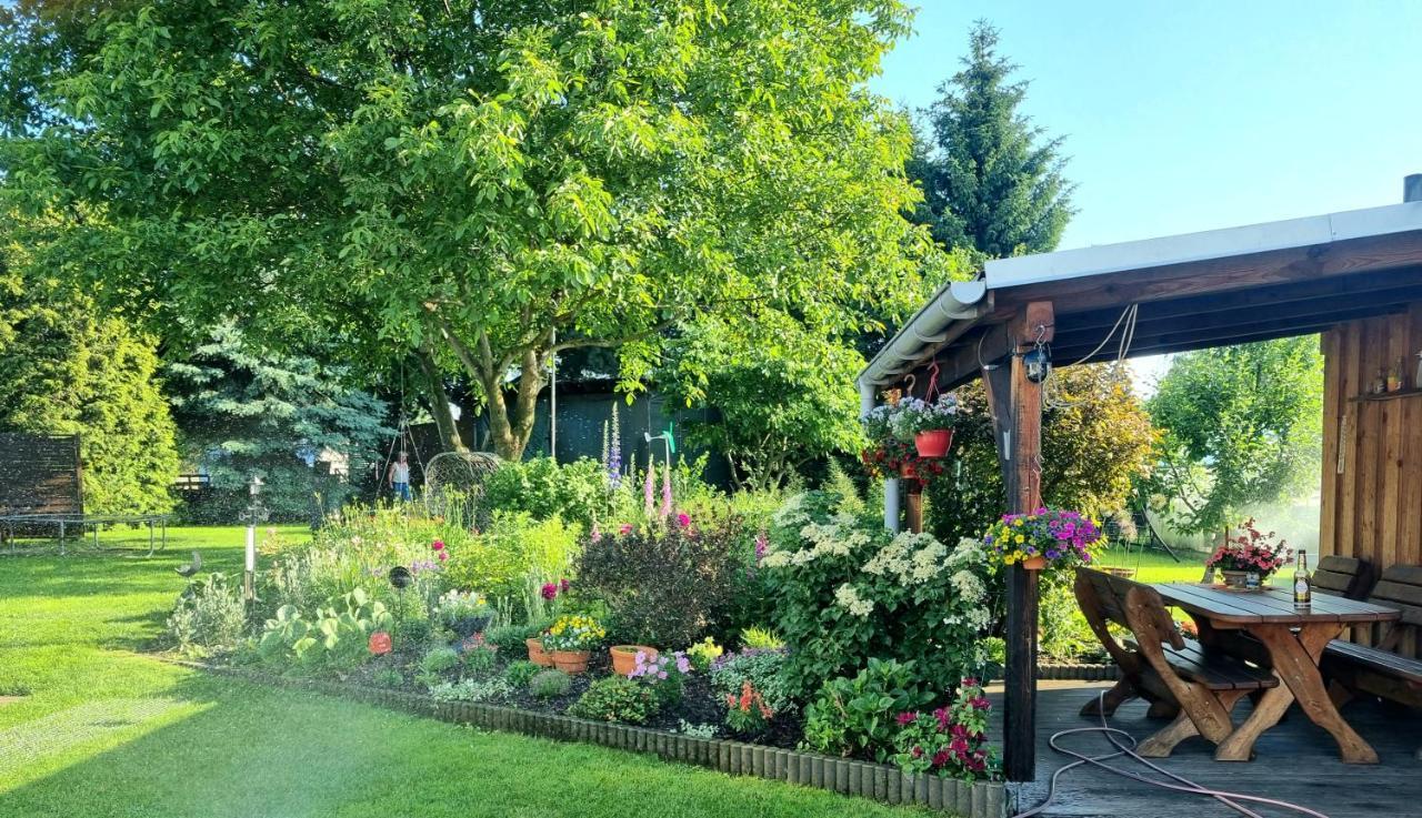 Ferienwohnung *Zur Weinbergstrasse* Lauta Exterior foto